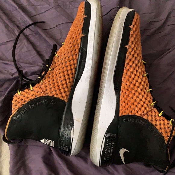 Basketball Nike shoes - Picture 4 of 5